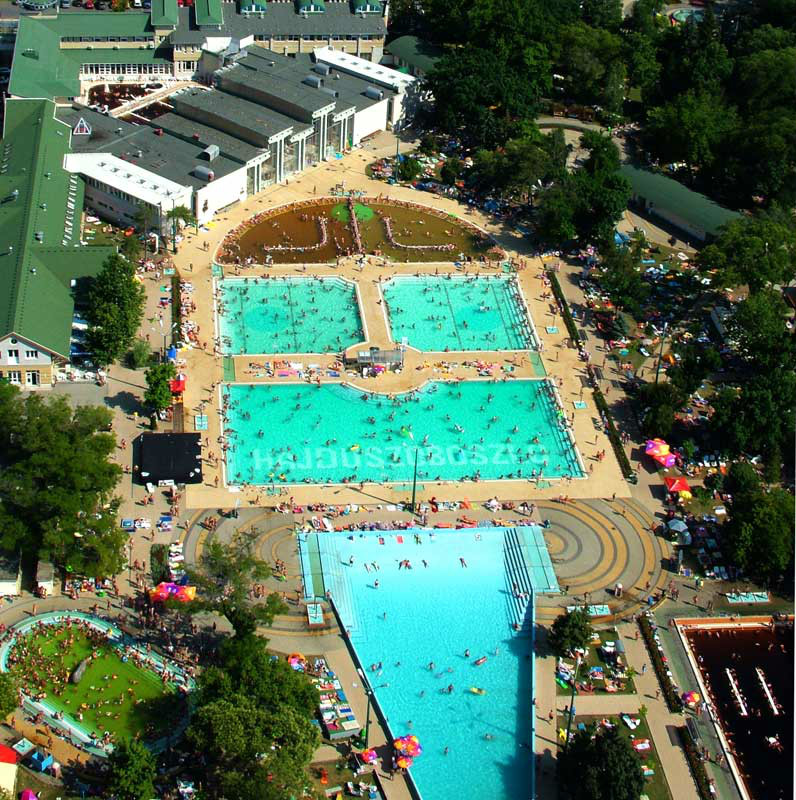 Parc acvatic AQUAPARK > tobogane apa, piscine, strand, bai termale, 190